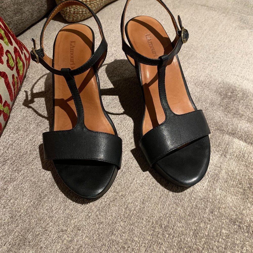 L'Amour Des Pieds Idelle t-strap, black leather, 7.5, wedge strappy sandals,